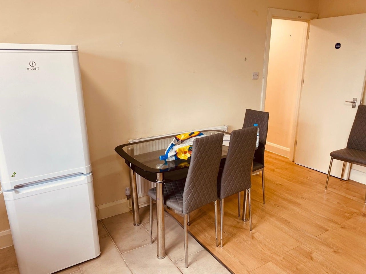 Flat Ilford Lane in Greater London