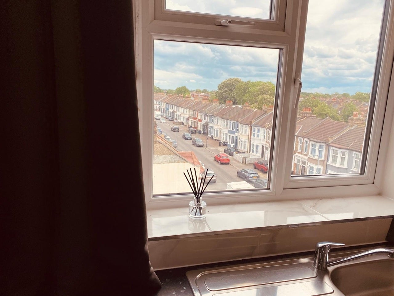 Flat Ilford Lane in Greater London