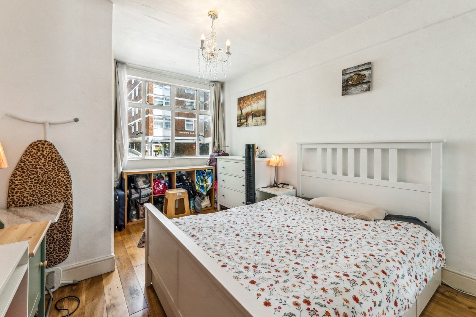 Flat Shepherds Bush Green in Greater London