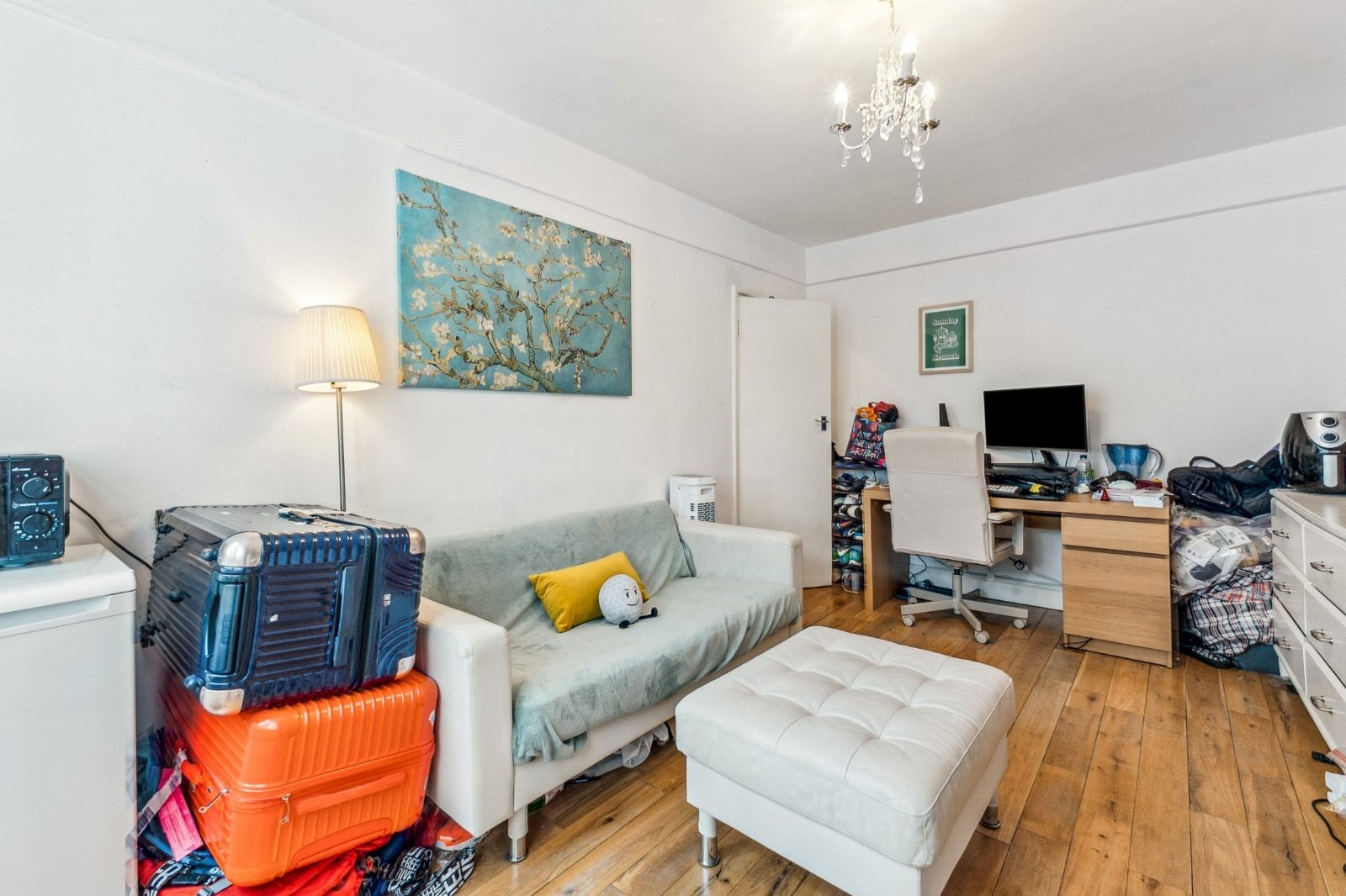 Flat Shepherds Bush Green in Greater London