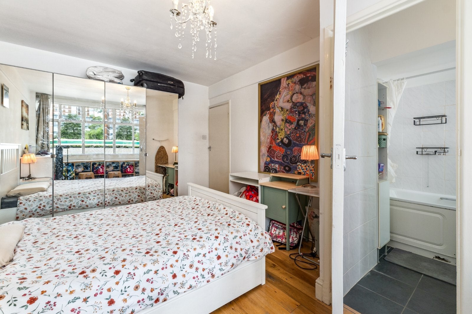 Flat Shepherds Bush Green in Greater London
