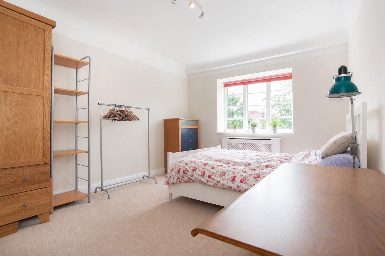 Flat Wedderburn Road in Greater London