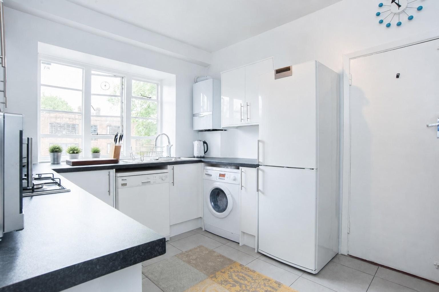 Flat Wedderburn Road in Greater London