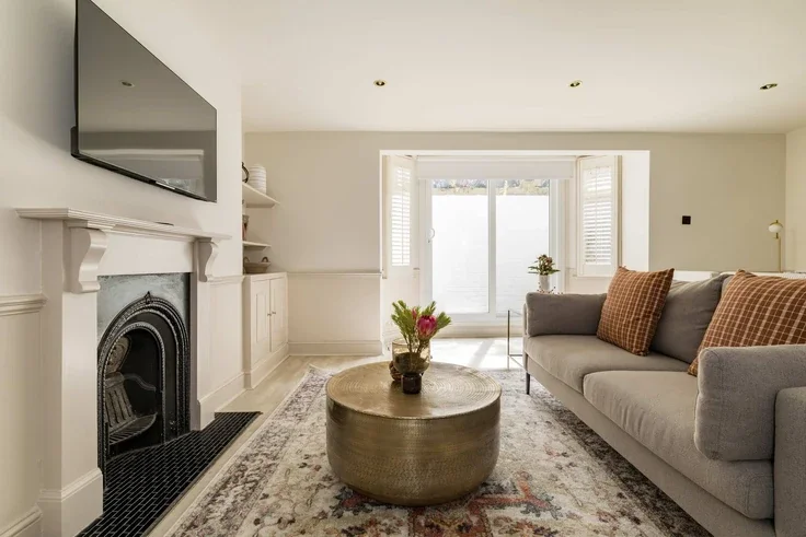 Flat Clapham Road in Greater London