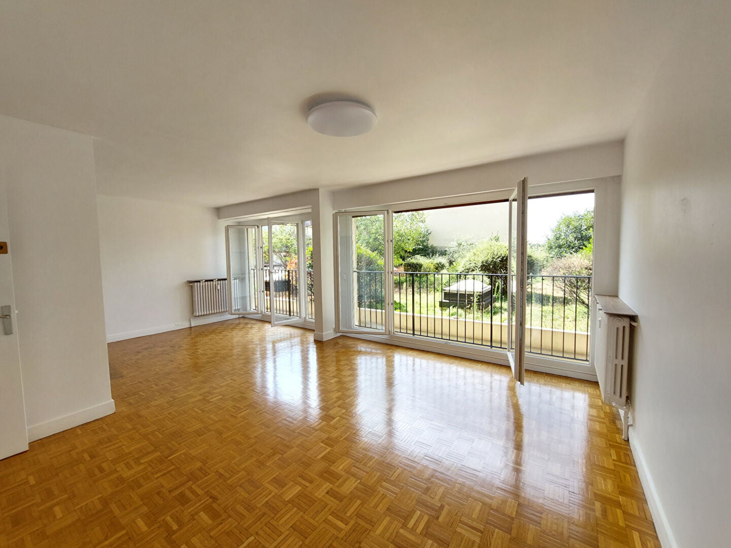 Flat Avenue Simón Bolívar in Paris
