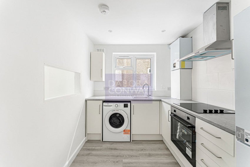 Flat Perkins Road in Greater London