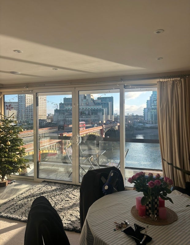 Room Grosvenor Road in City of Westminster
