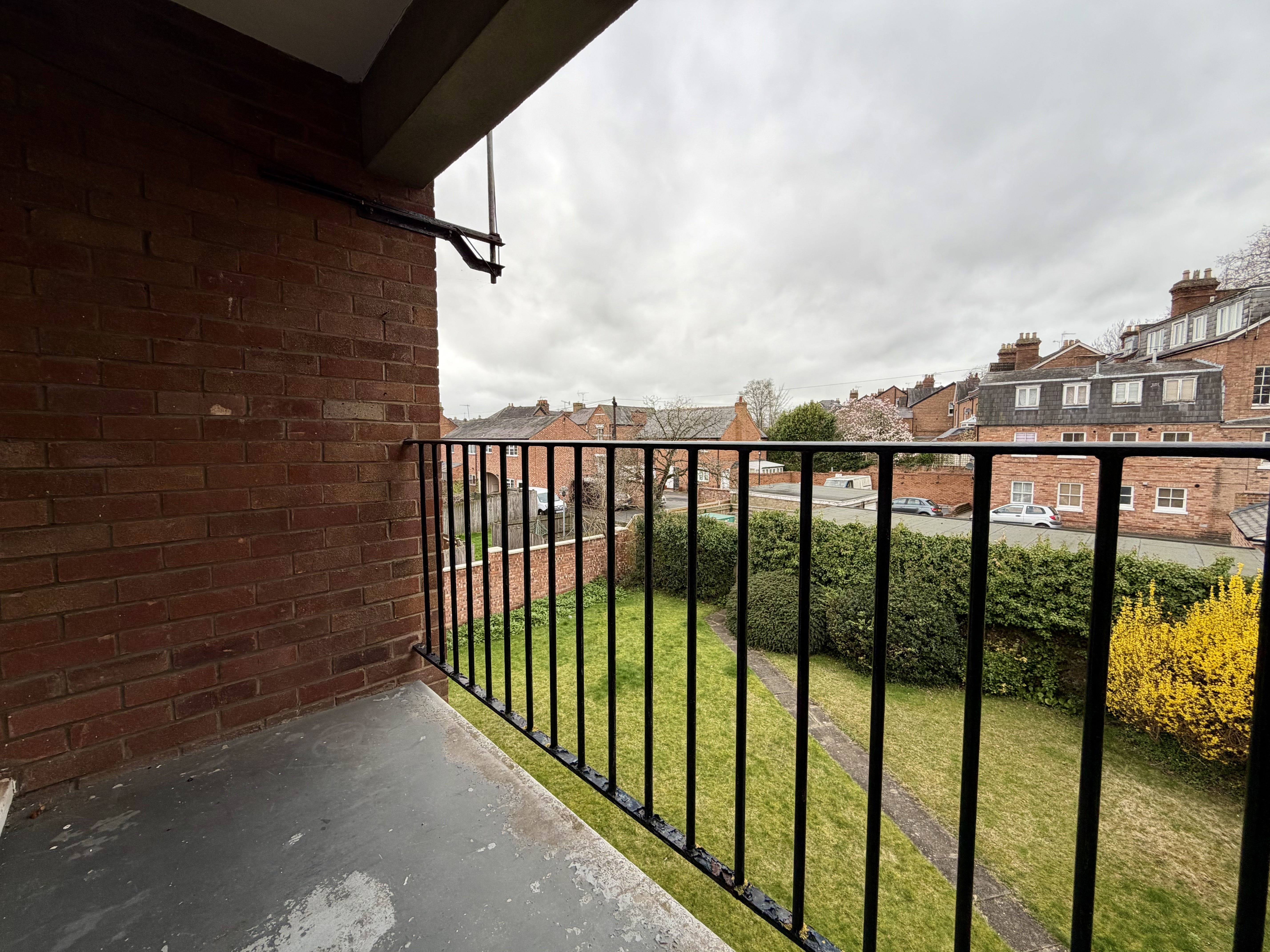 Flat Milverton Terrace in Royal Leamington Spa