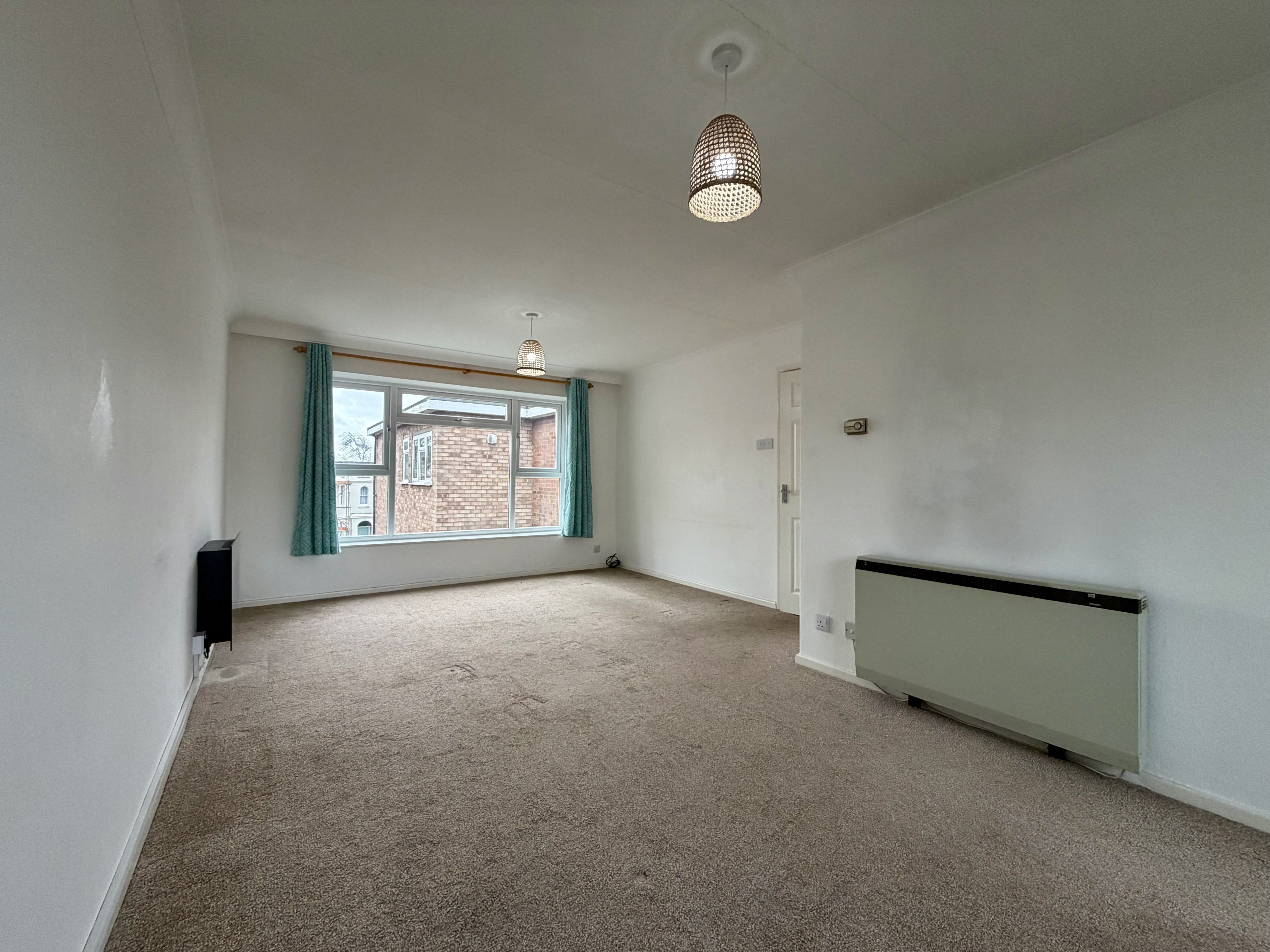 Flat Milverton Terrace in Royal Leamington Spa