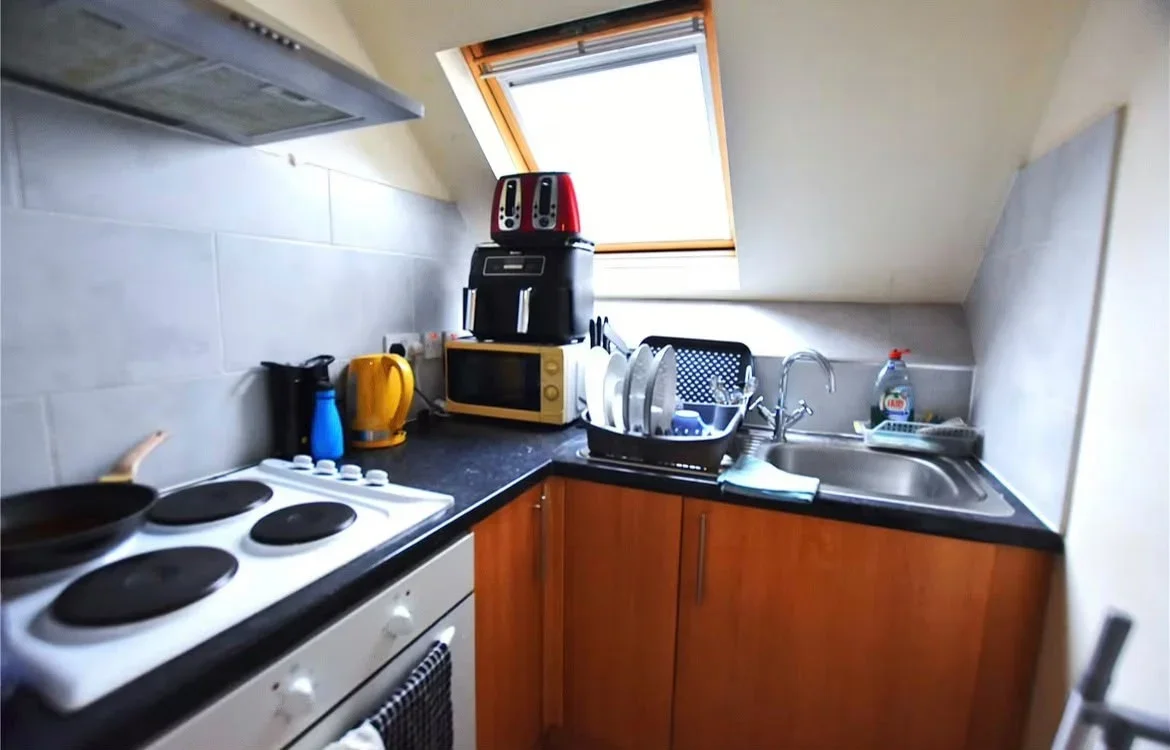 Room Parchmore Road in Greater London