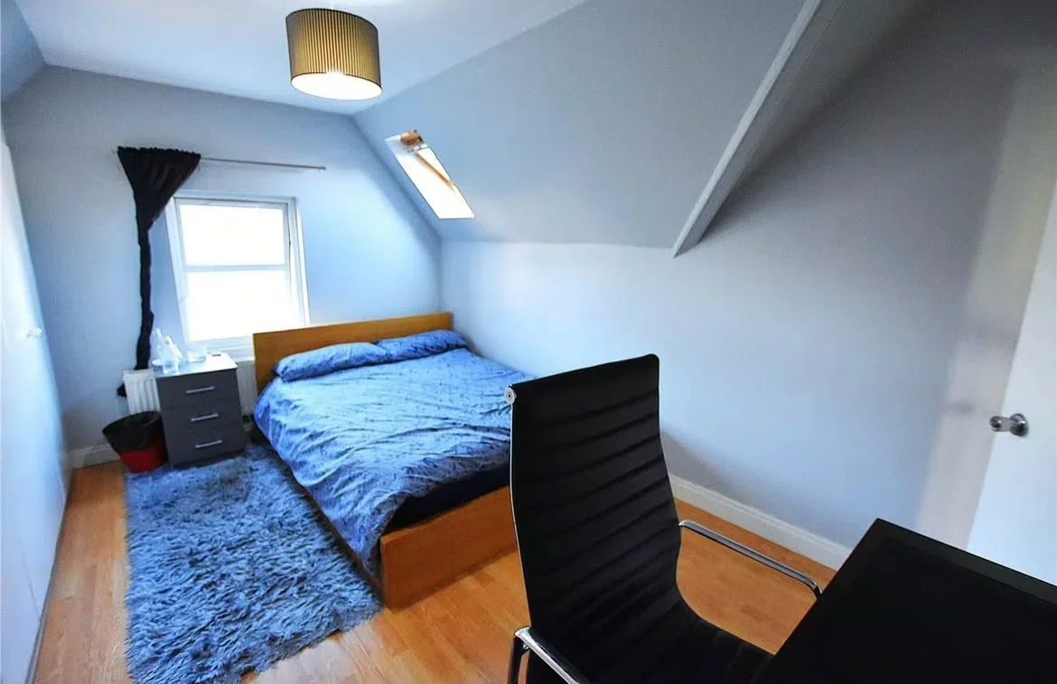 Room Parchmore Road in Greater London