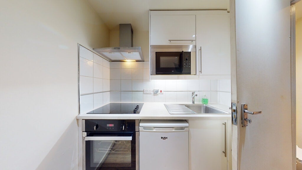 Room Chatsworth Road in Greater London