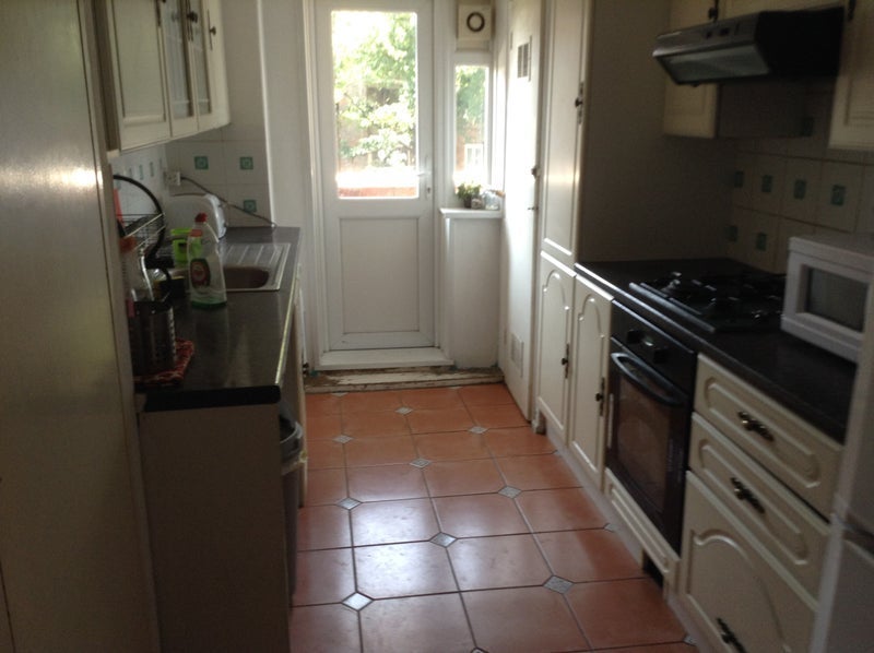 Room Basingdon Way in Greater London