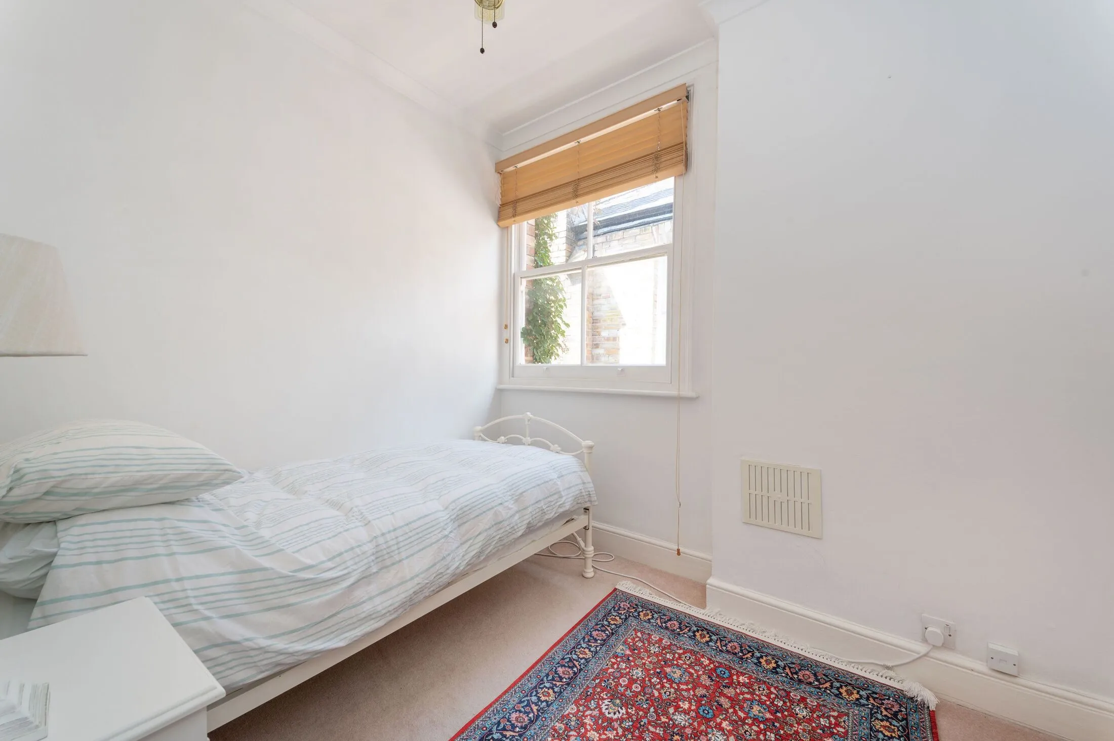 Flat Barley Mow Passage in Greater London