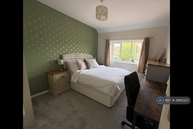 House Stuart Close in Reading