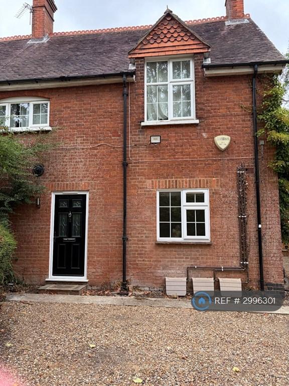 Flat Rookery Lane in Greater London