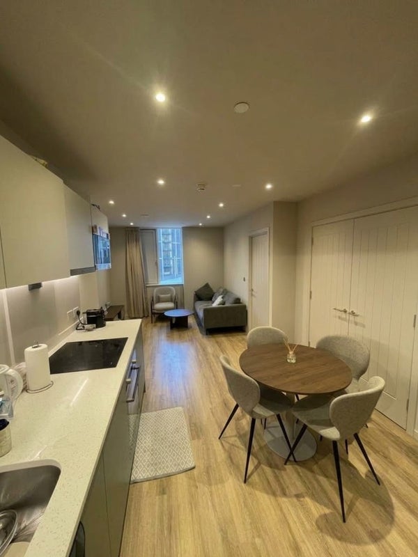 Room Heyrod Street in Manchester