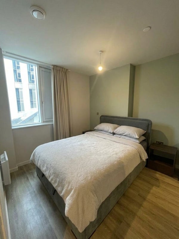 Room Heyrod Street in Manchester