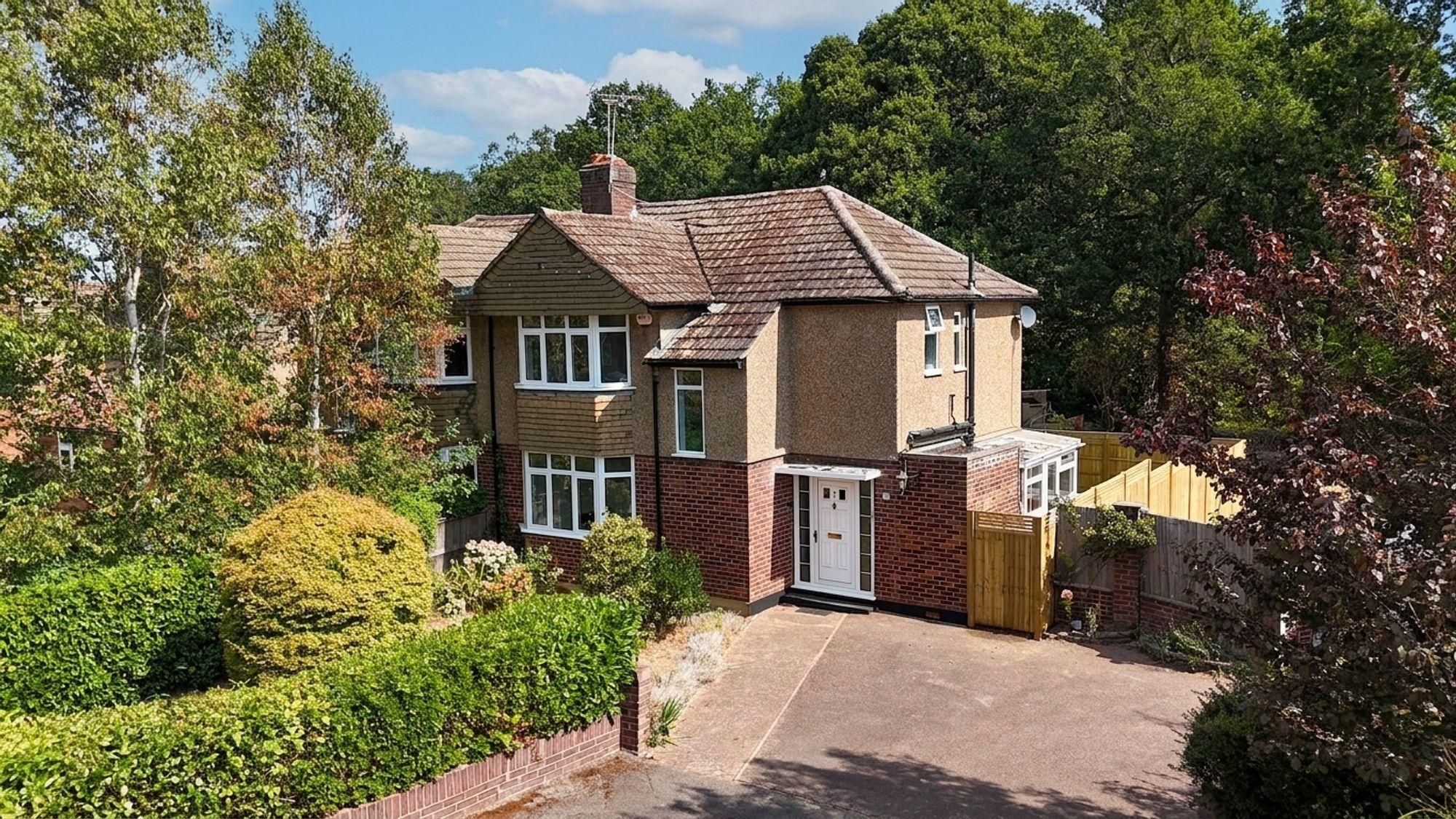 House Melbury Close in Elmbridge