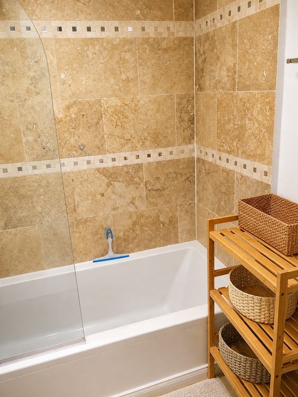Room Yalding Road in Greater London