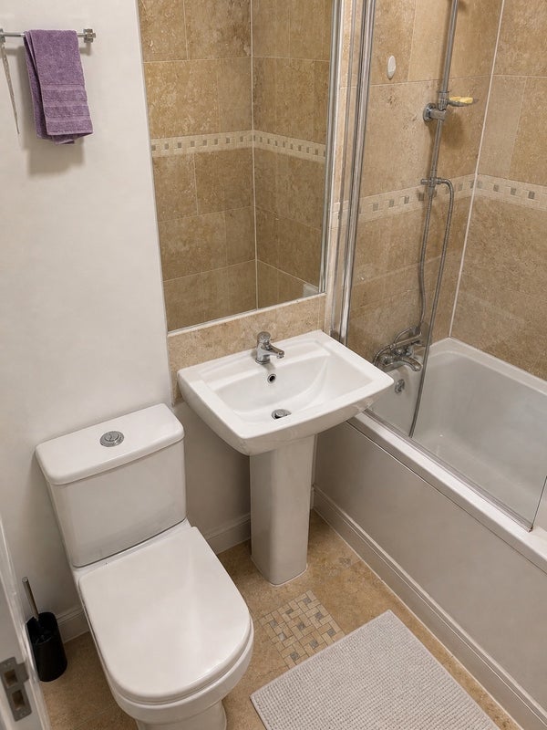 Room Yalding Road in Greater London