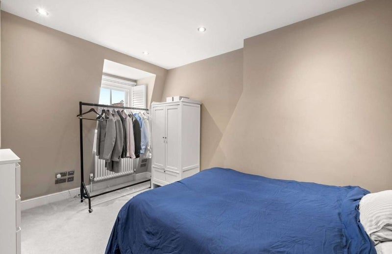 Room Lots Road in Greater London