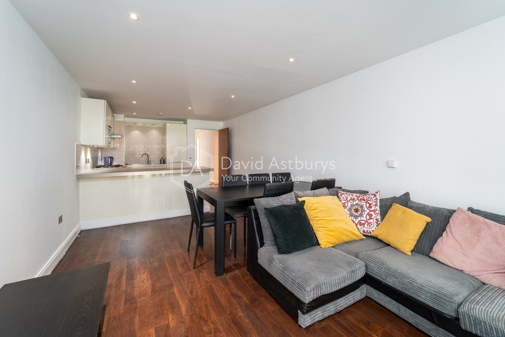 Flat Lough Road in Greater London