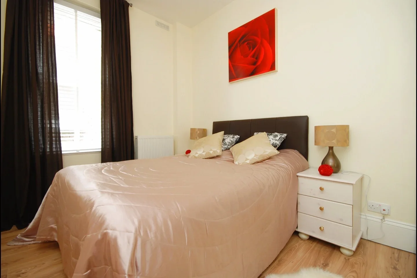 Flat Christchurch Avenue in Greater London