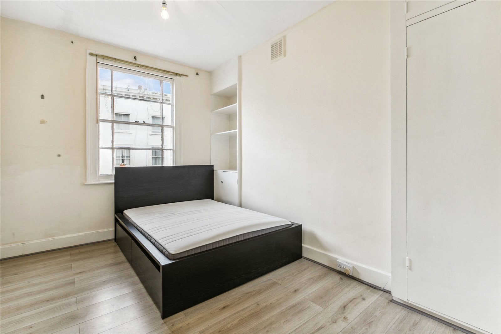 Flat Cumberland Street in City of Westminster