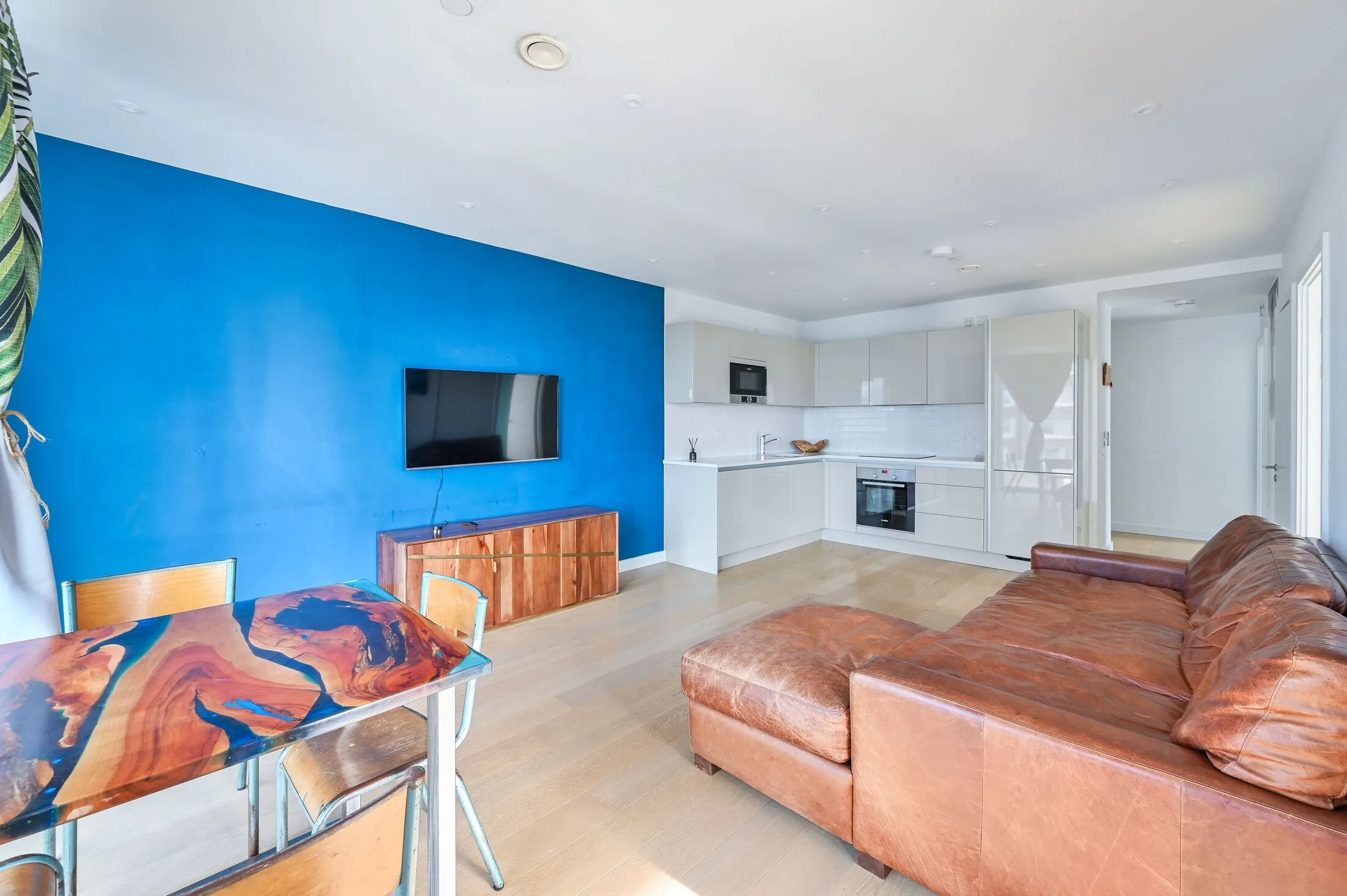 Flat Sayer Street in Greater London