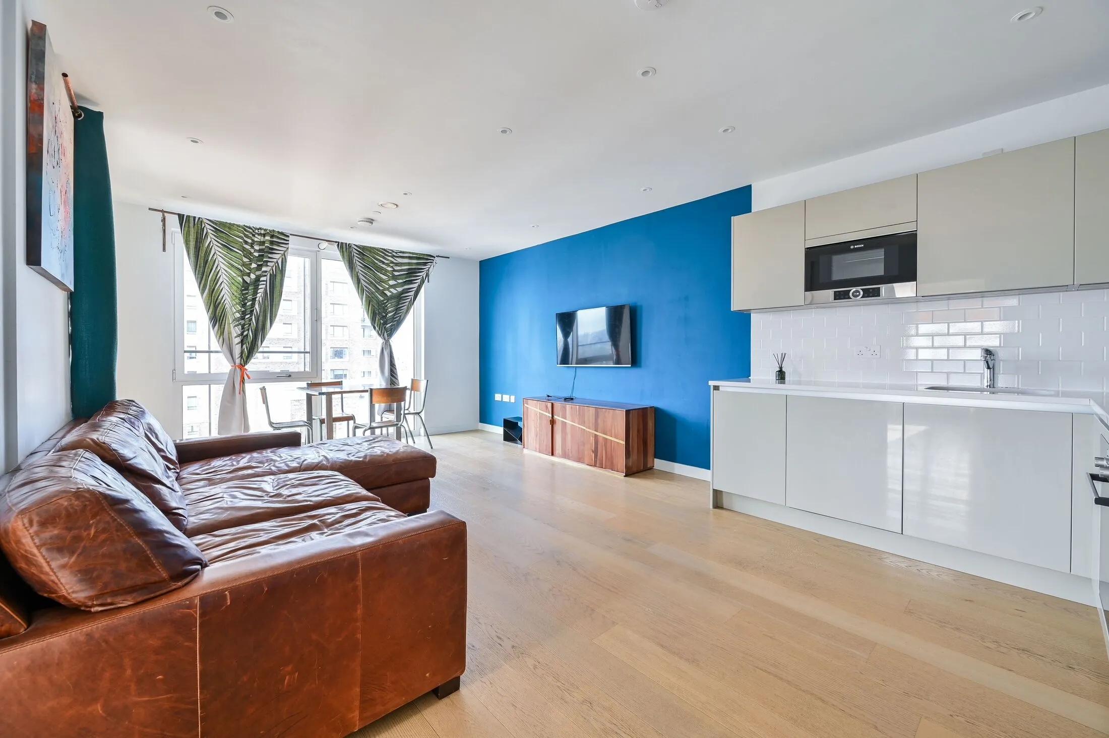 Flat Sayer Street in Greater London