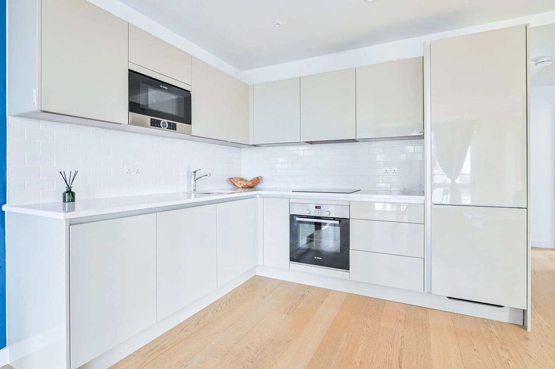 Flat Sayer Street in Greater London