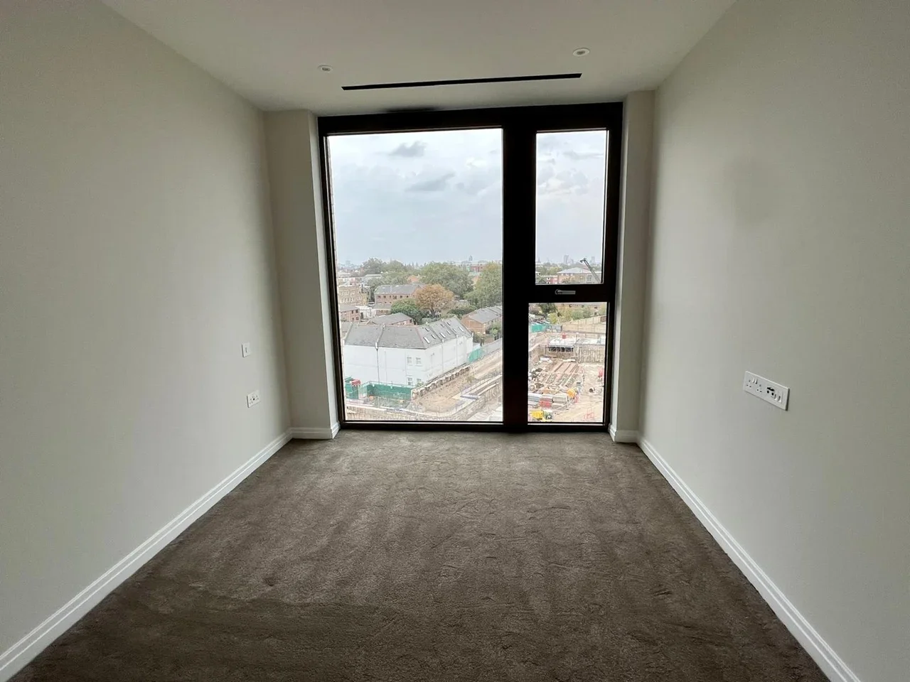 Flat Michael Road in Greater London