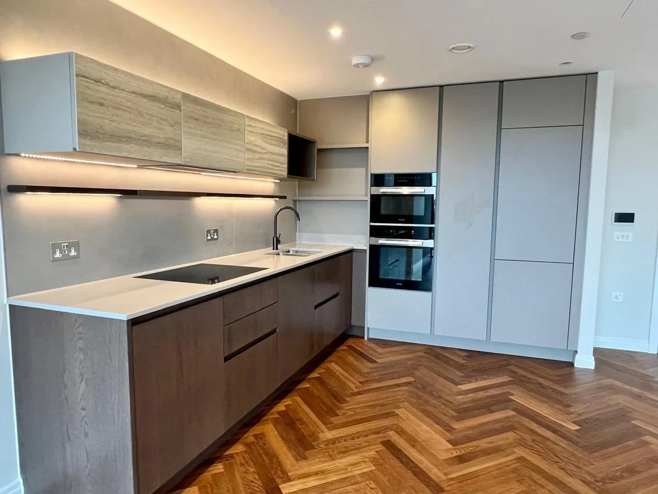 Flat Michael Road in Greater London