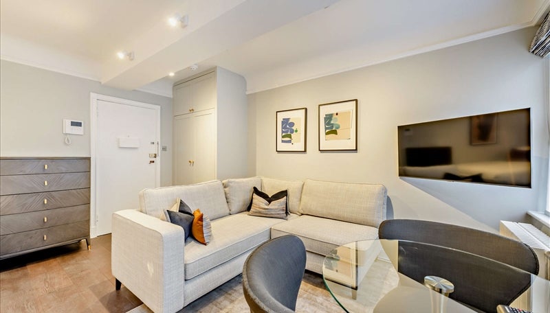 Flat Fulham Road in Greater London