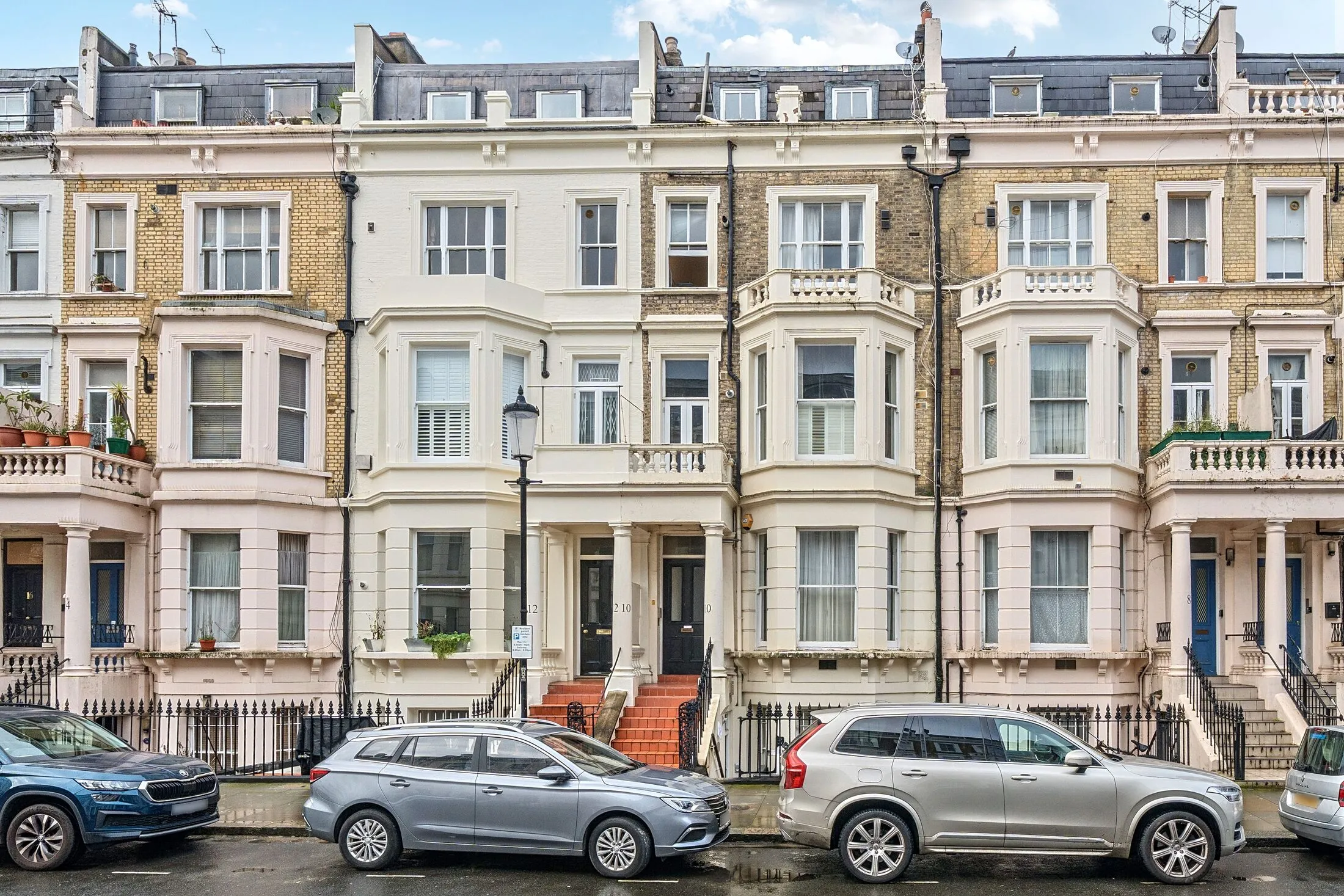 Flat Longridge Road in Greater London