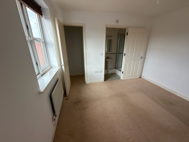 Room Bedevere Road in Greater London