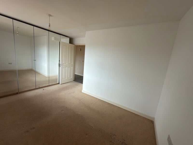 Room Bedevere Road in Greater London