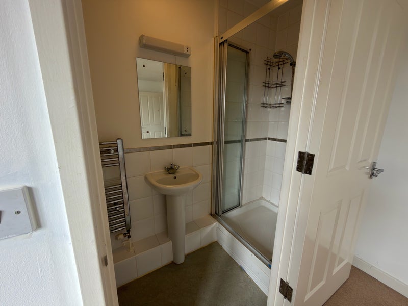 Room Bedevere Road in Greater London