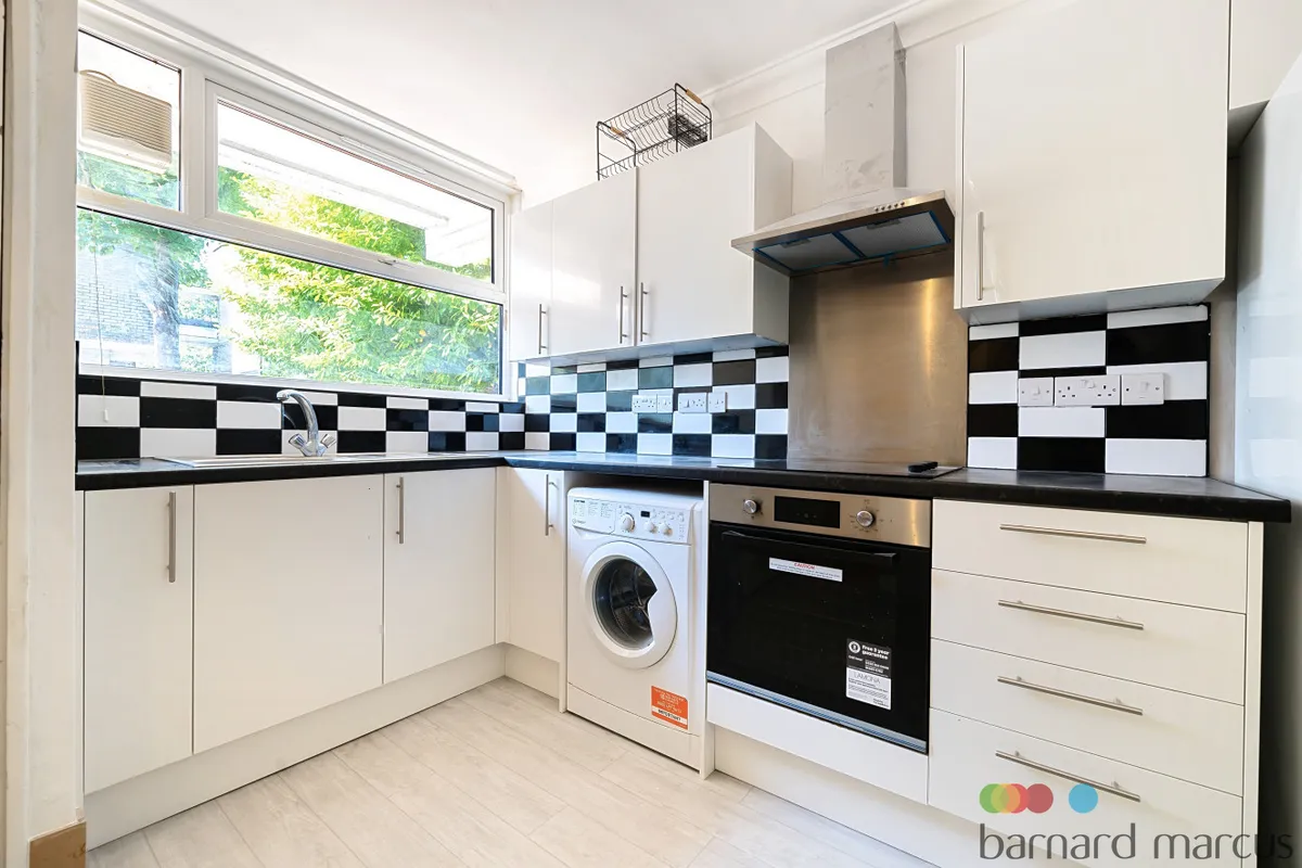 House Bolingbroke Walk in Greater London