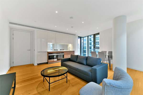 Flat Eastfields Avenue in Greater London