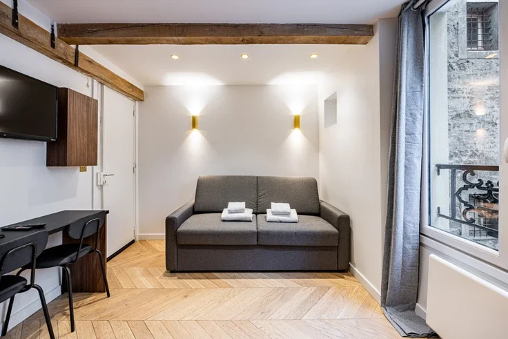Flat Rue Pouchet in Paris