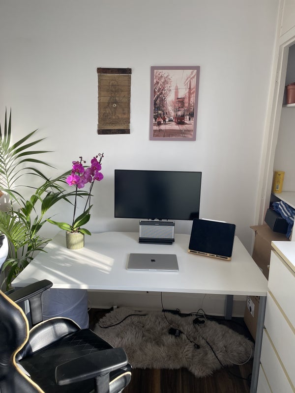 Room Wenlock Road in Greater London