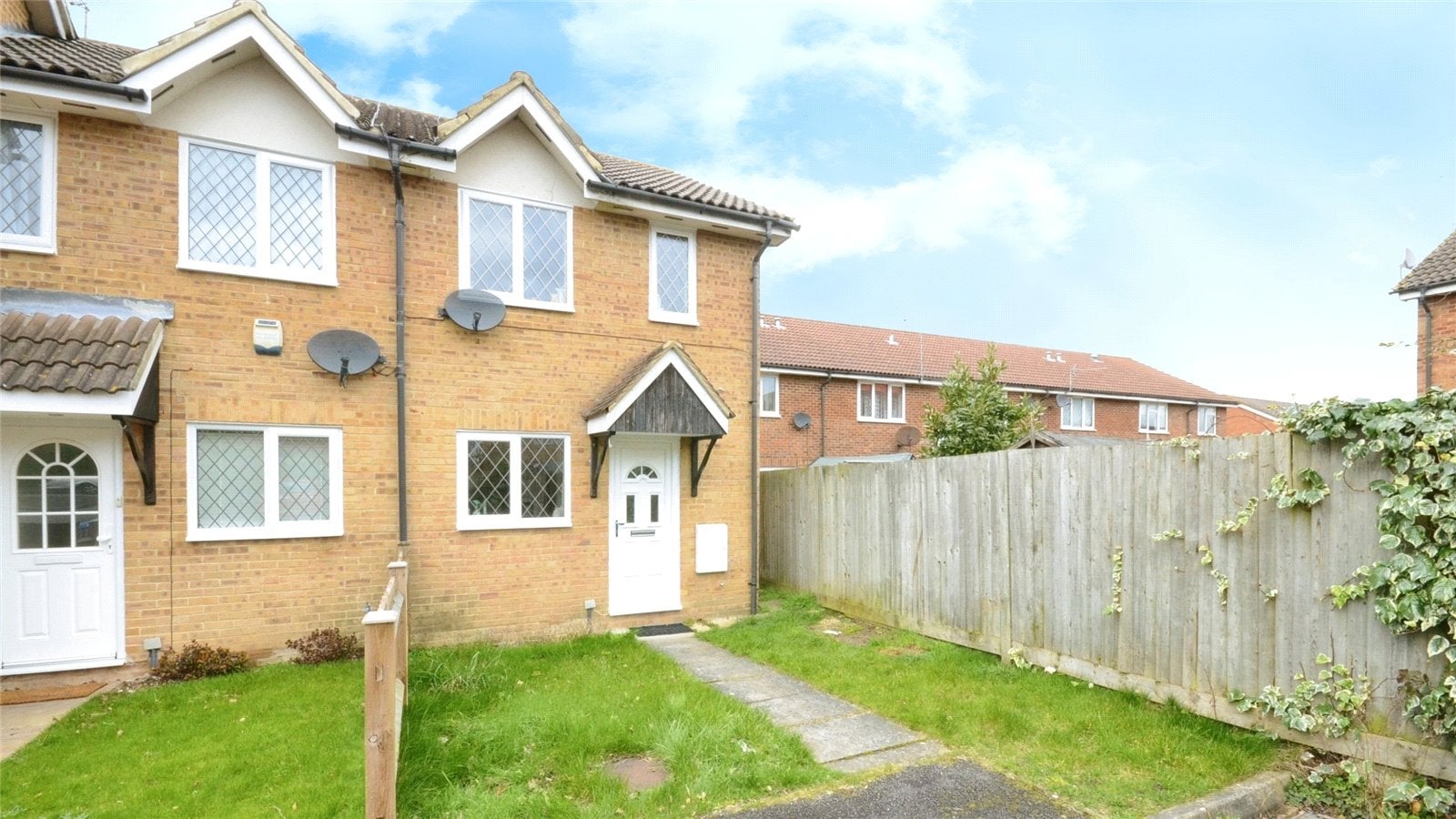 House Challis Place in Binfield