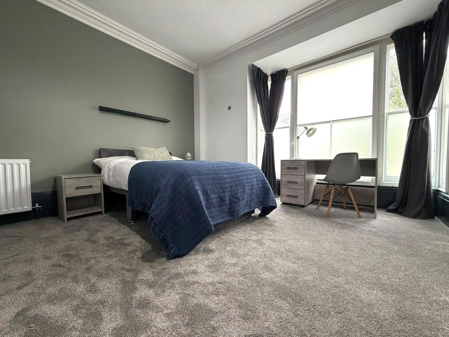 Room Carisbrooke Road (The Mall) in Newport