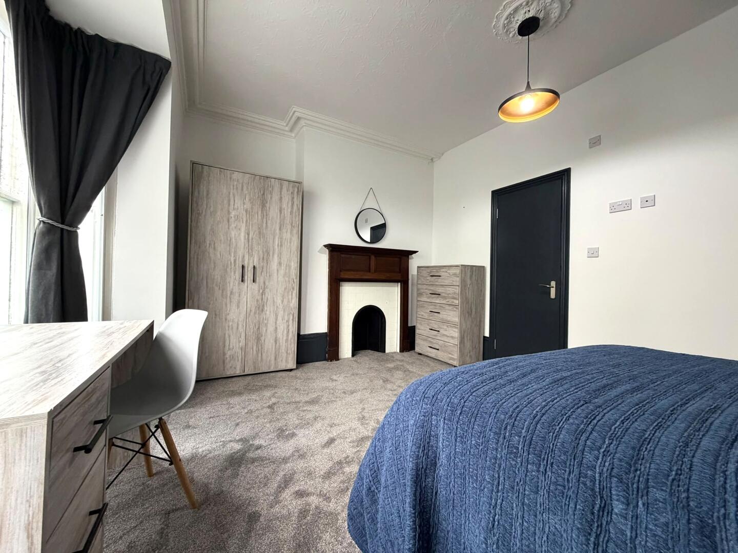 Room Carisbrooke Road (The Mall) in Newport