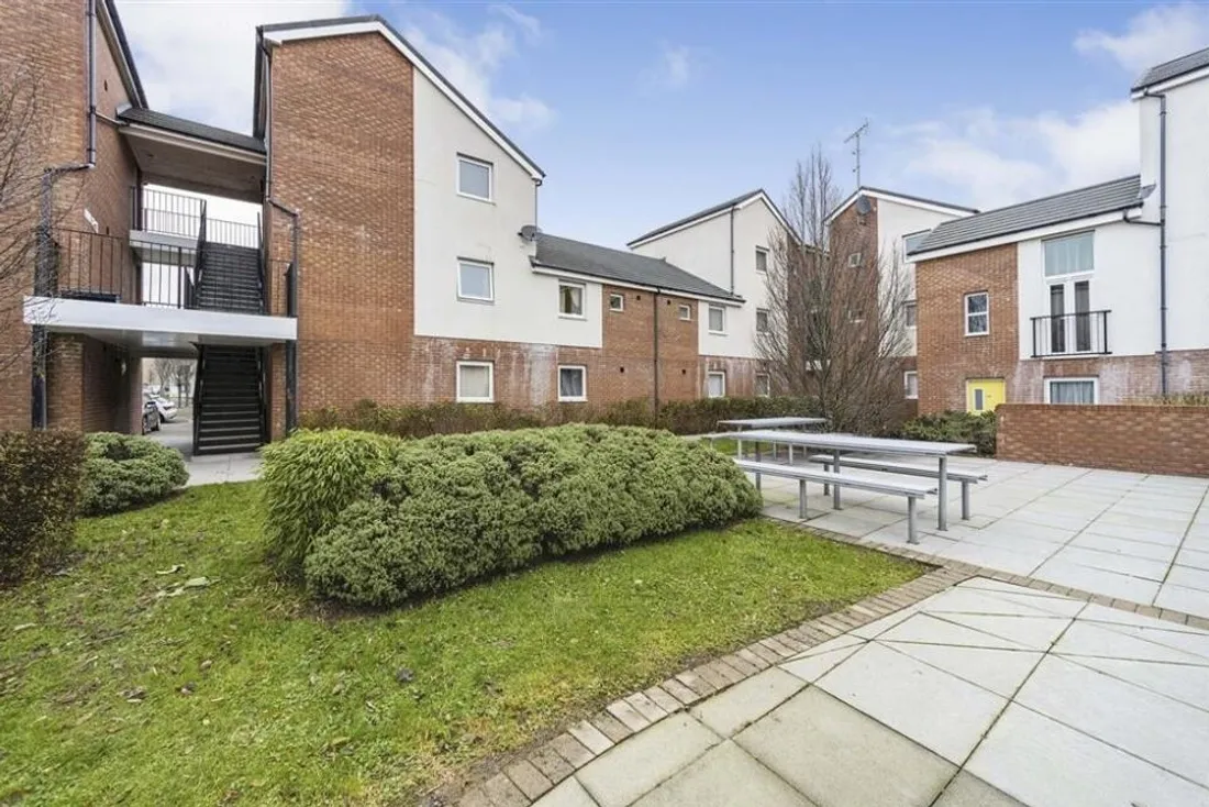 Flat Clos Cwm Golau in Merthyr Tydfil