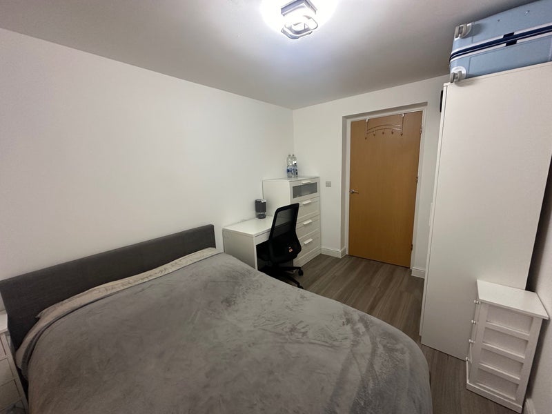 Room Commonwealth Drive in Crawley
