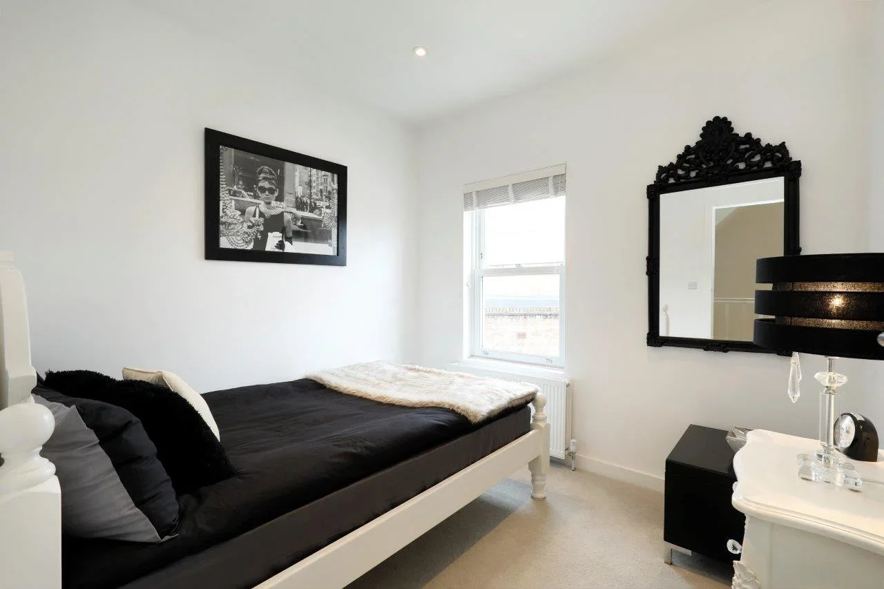 Room Armoury Way in Greater London