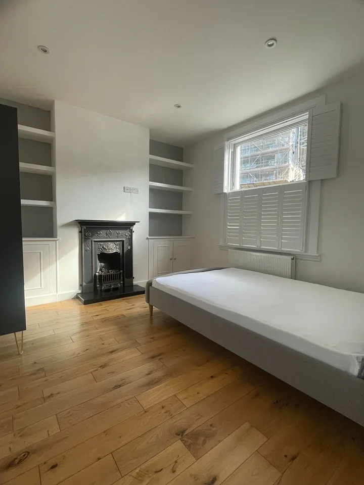 Room Armoury Way in Greater London